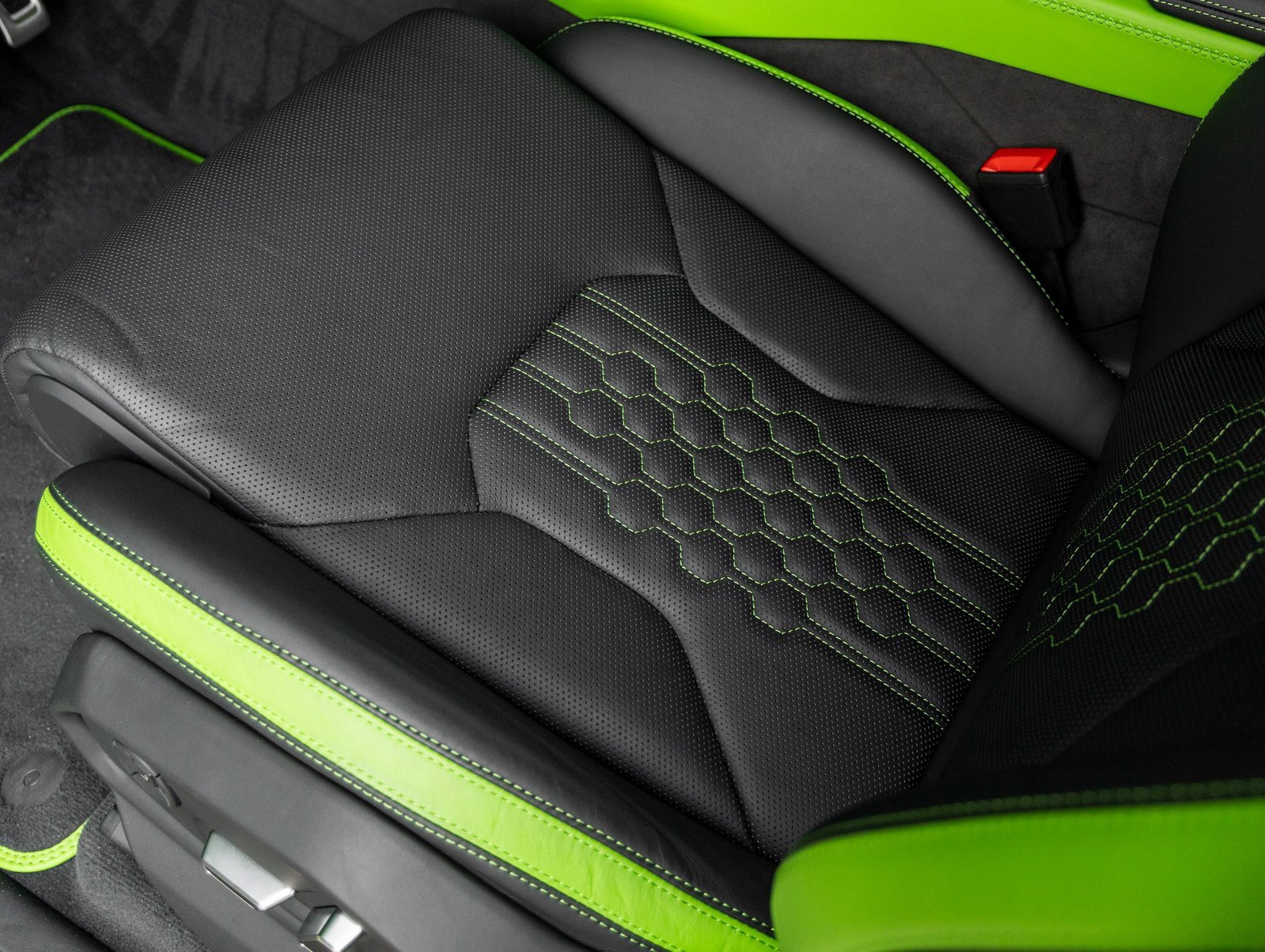 Used 2025 Lamborghini Urus SE image 26