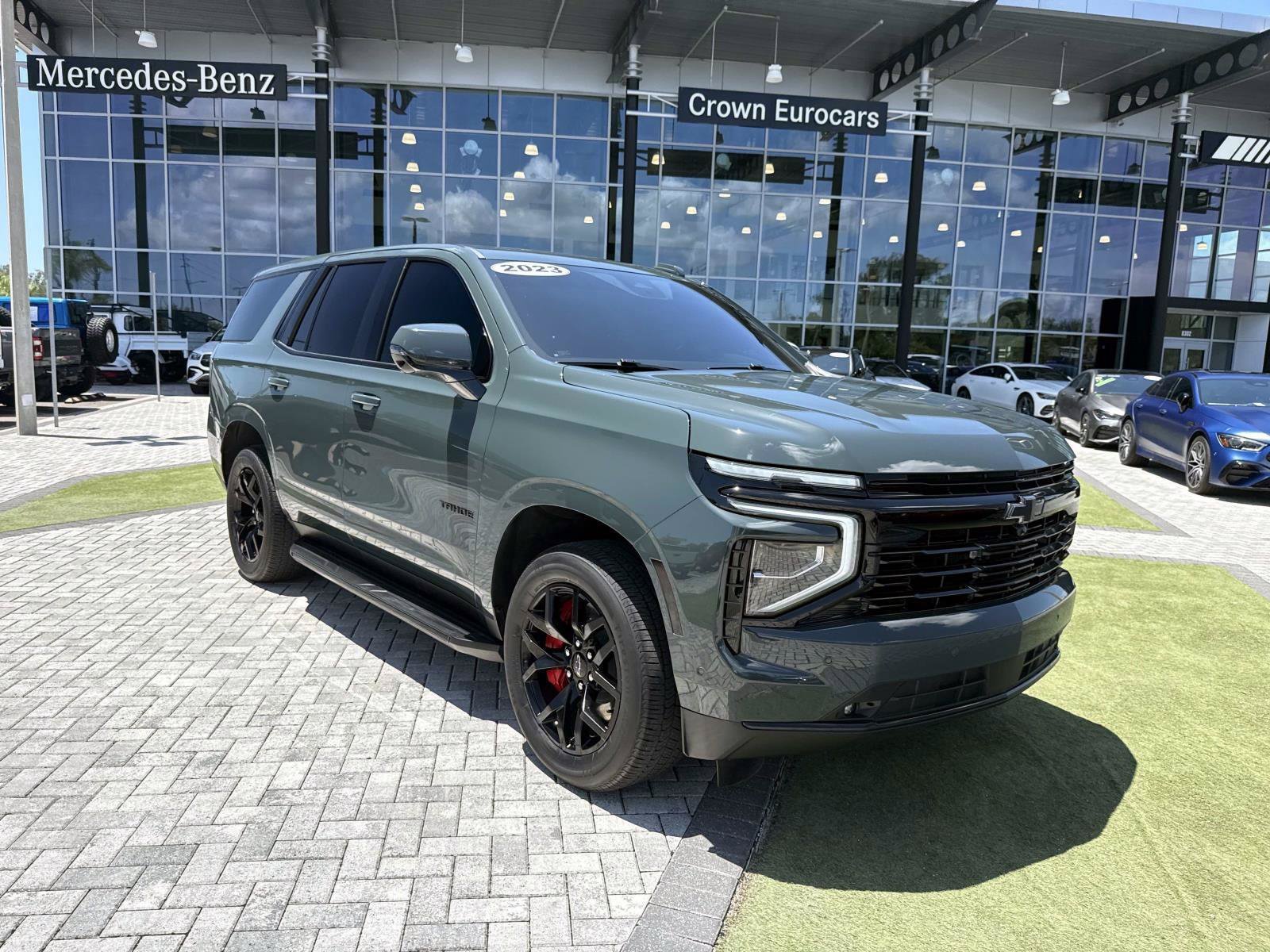 Used 2025 Chevrolet Tahoe RST w/ RST Performance Edition AWD/4WD image 7