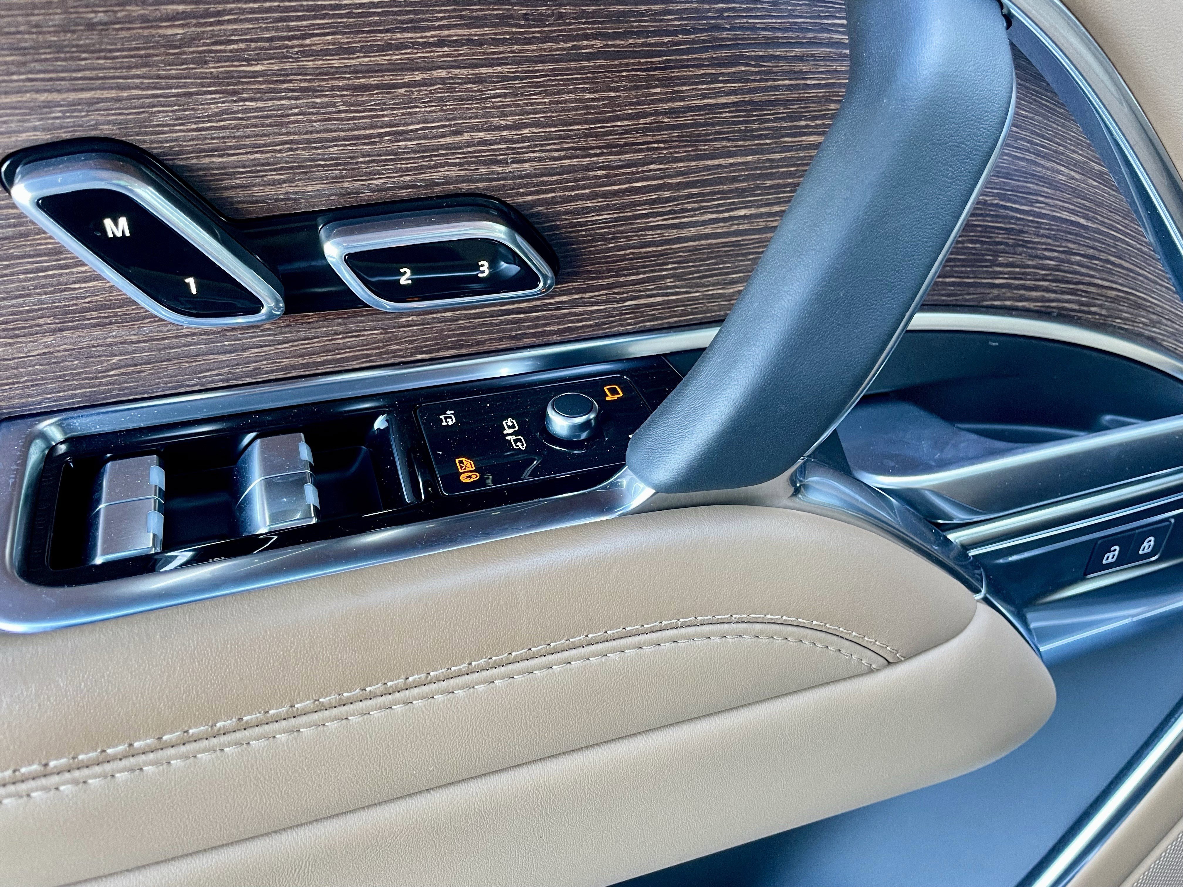 Used 2024 Land Rover Range Rover SE image 11