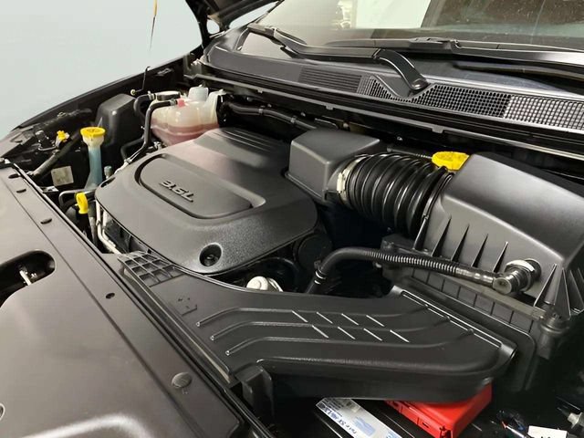 Used 2025 Chrysler Pacifica Select FWD image 81