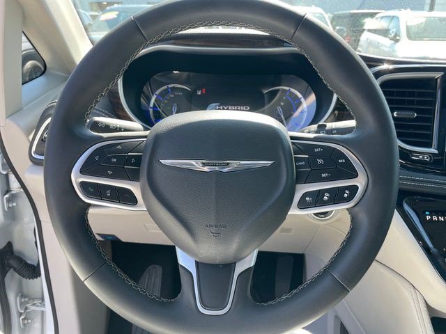 Certified 2023 Chrysler Pacifica Limited FWD image 37