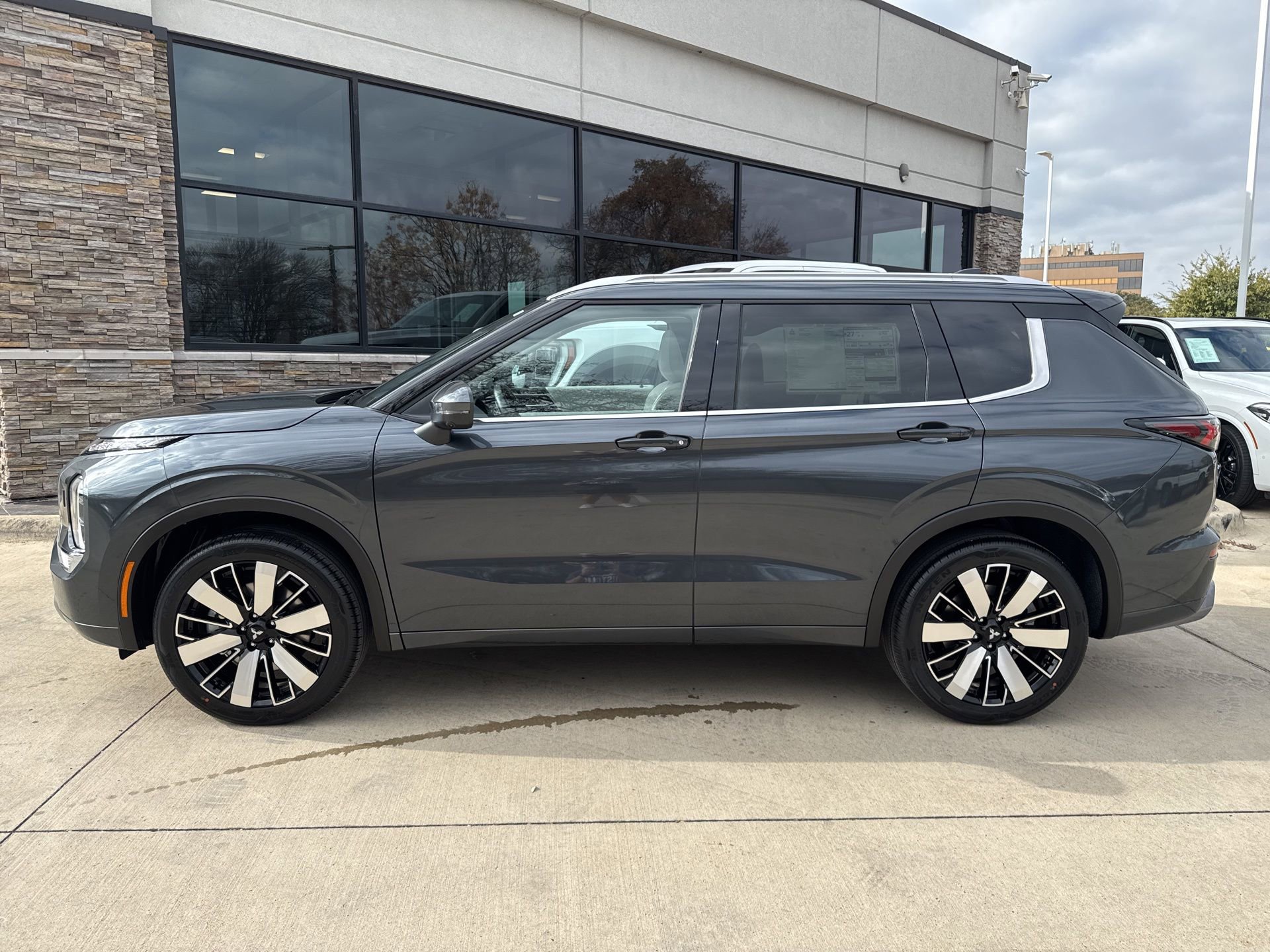 New 2026 Mitsubishi Outlander SEL AWD/4WD image 4