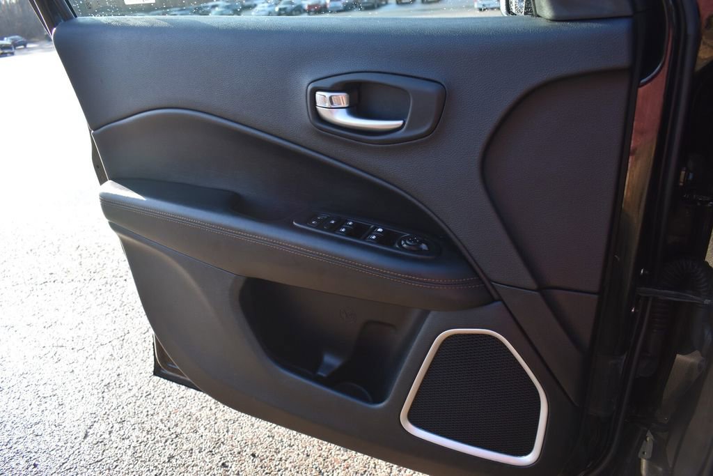 Used 2018 Jeep Compass Limited w/ Navigation Group image 39