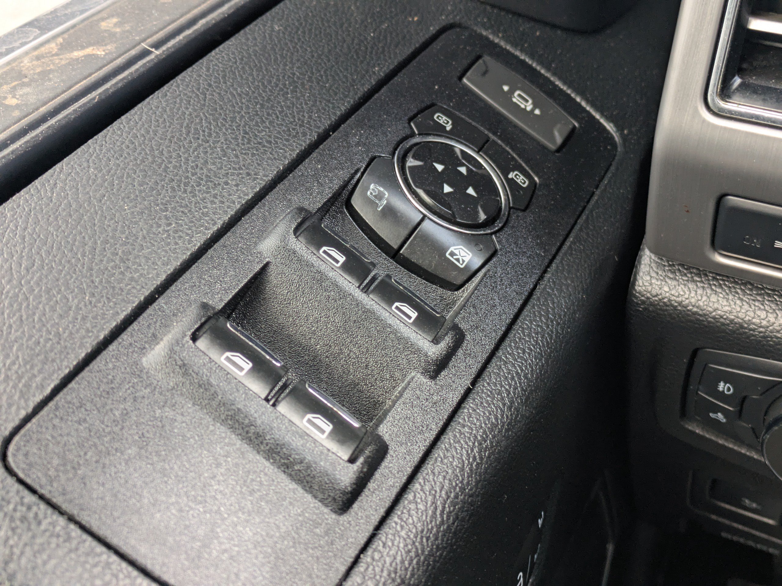 Used 2021 Ford F250 Platinum w/ FX4 Off-Road Package AWD/4WD image 31