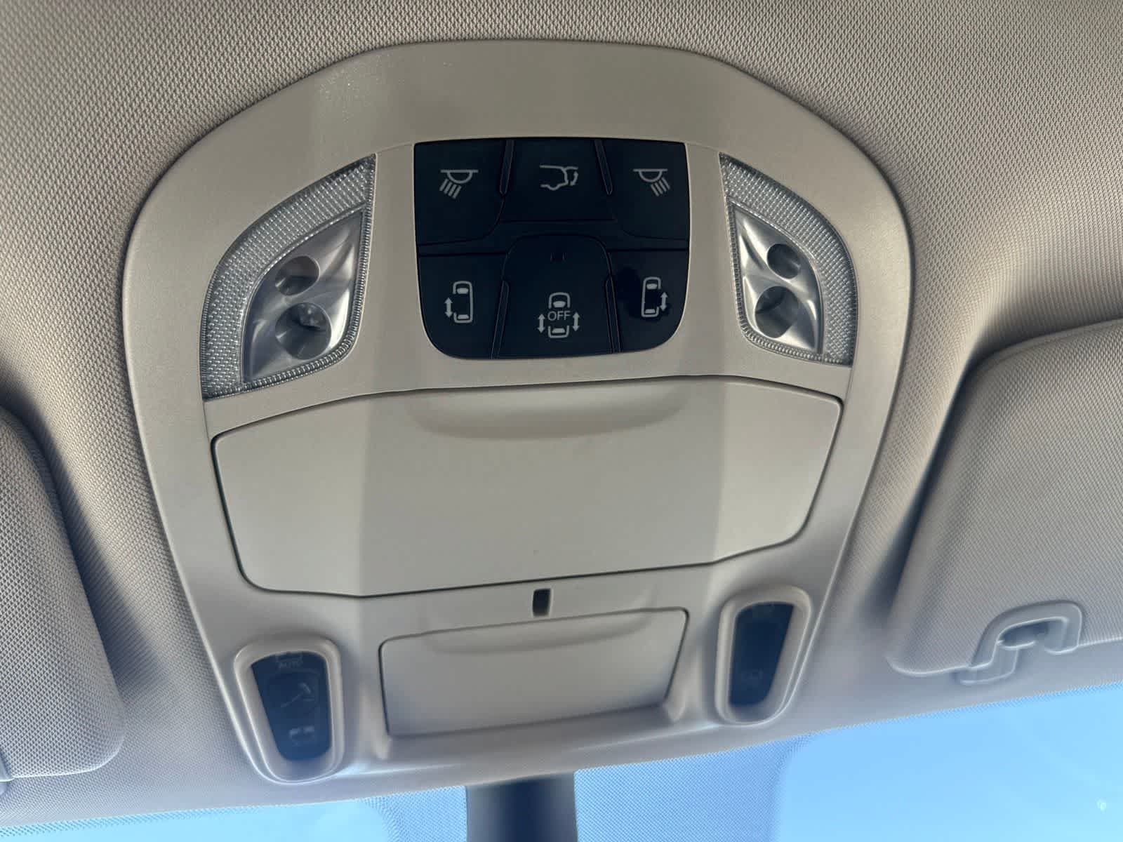 Used 2023 Chrysler Pacifica Limited FWD image 26