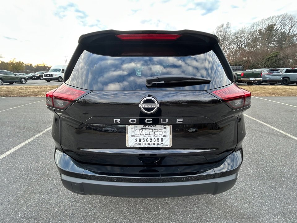 Used 2025 Nissan Rogue S image 14