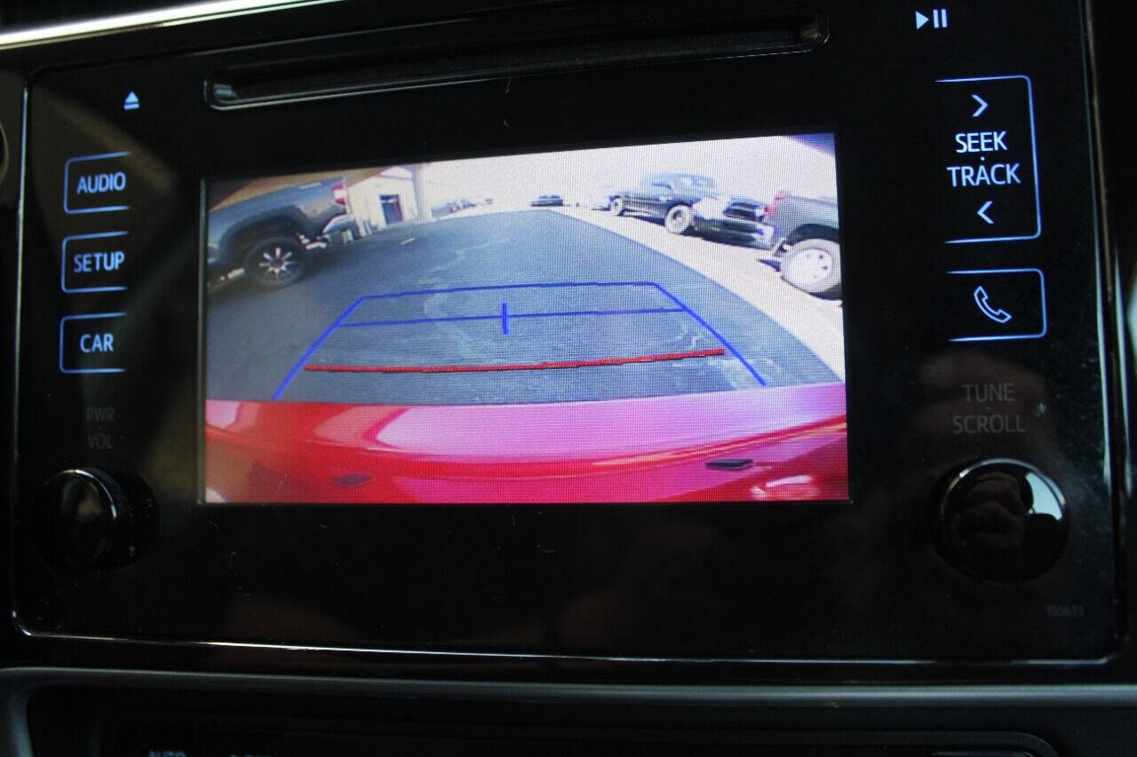 Used 2018 Toyota Corolla LE image 18