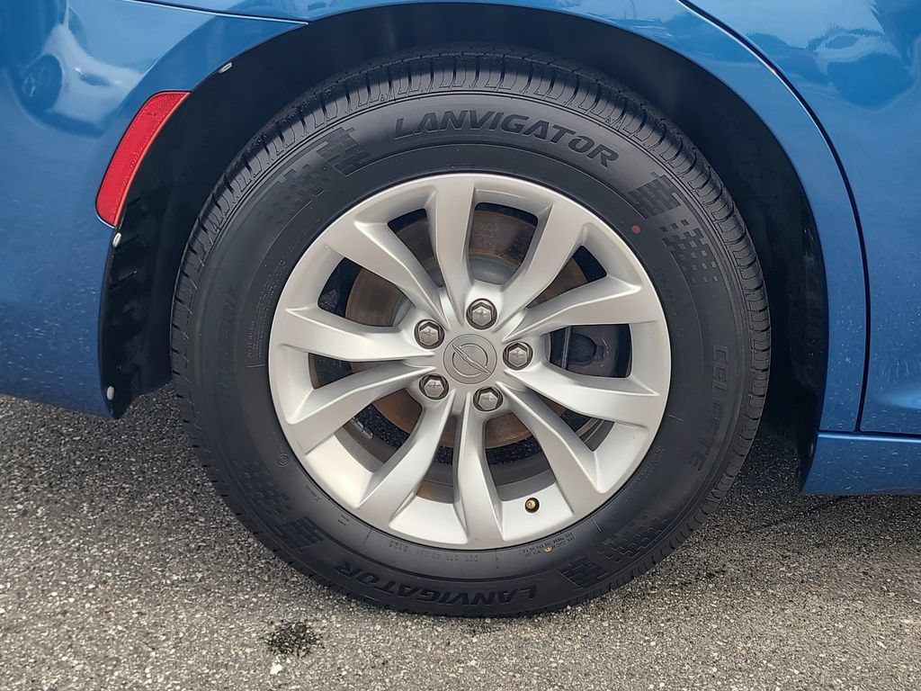 Certified 2021 Chrysler 300 Touring RWD image 6