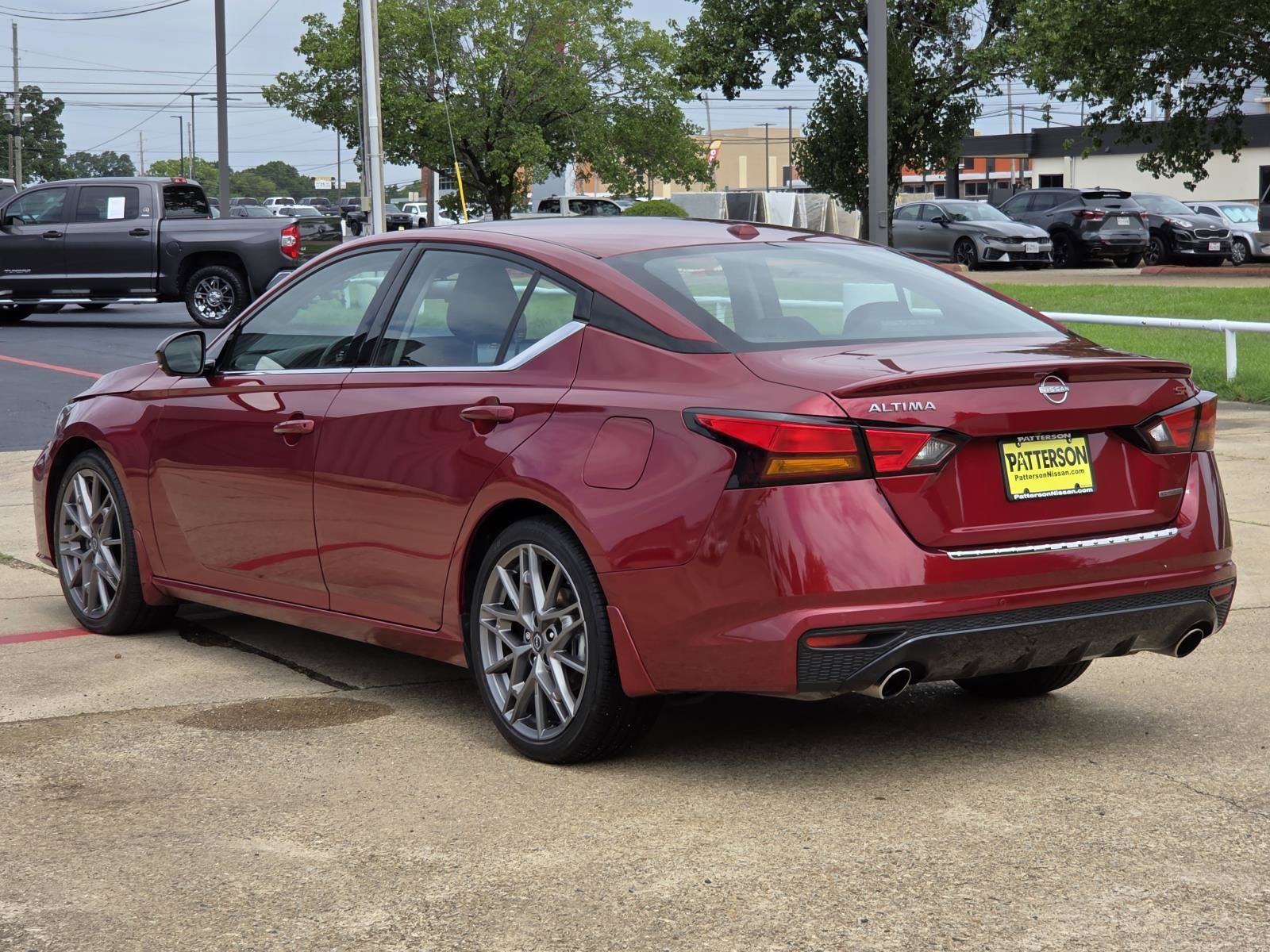 Used 2023 Nissan Altima 2.0 SR FWD image 6