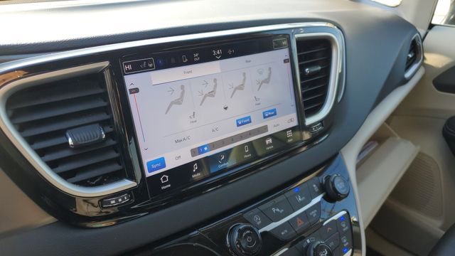 Certified 2024 Chrysler Pacifica Touring-L image 13