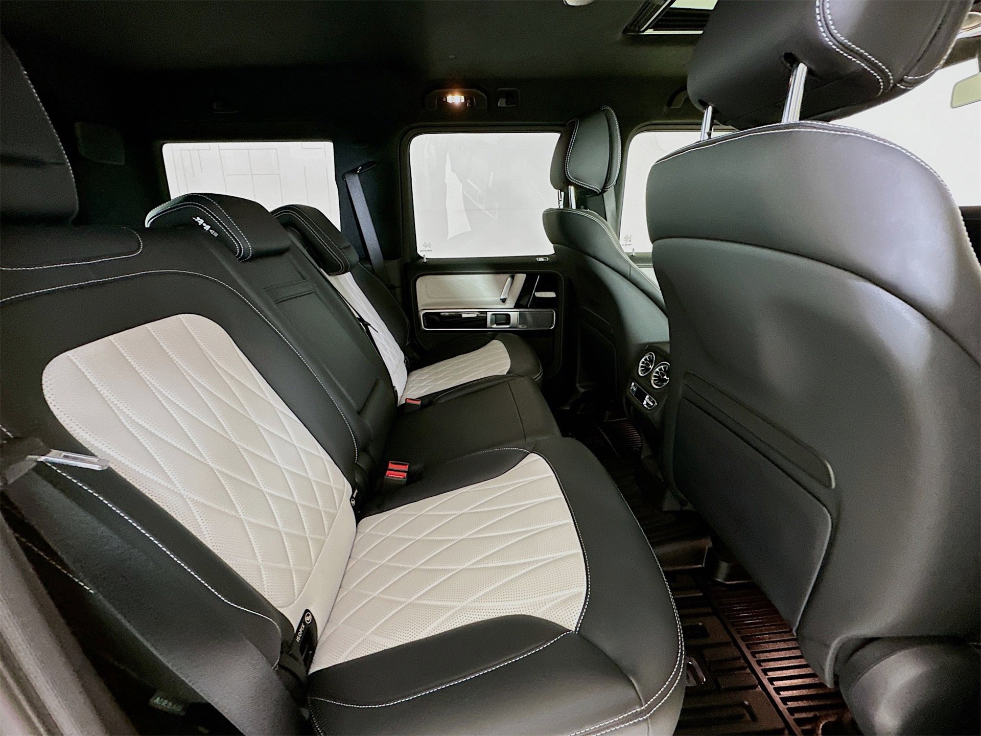 Used 2025 Mercedes-Benz G 550 G 550 image 30