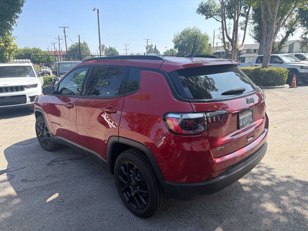 Used 2026 Jeep Compass Latitude AWD/4WD image 3