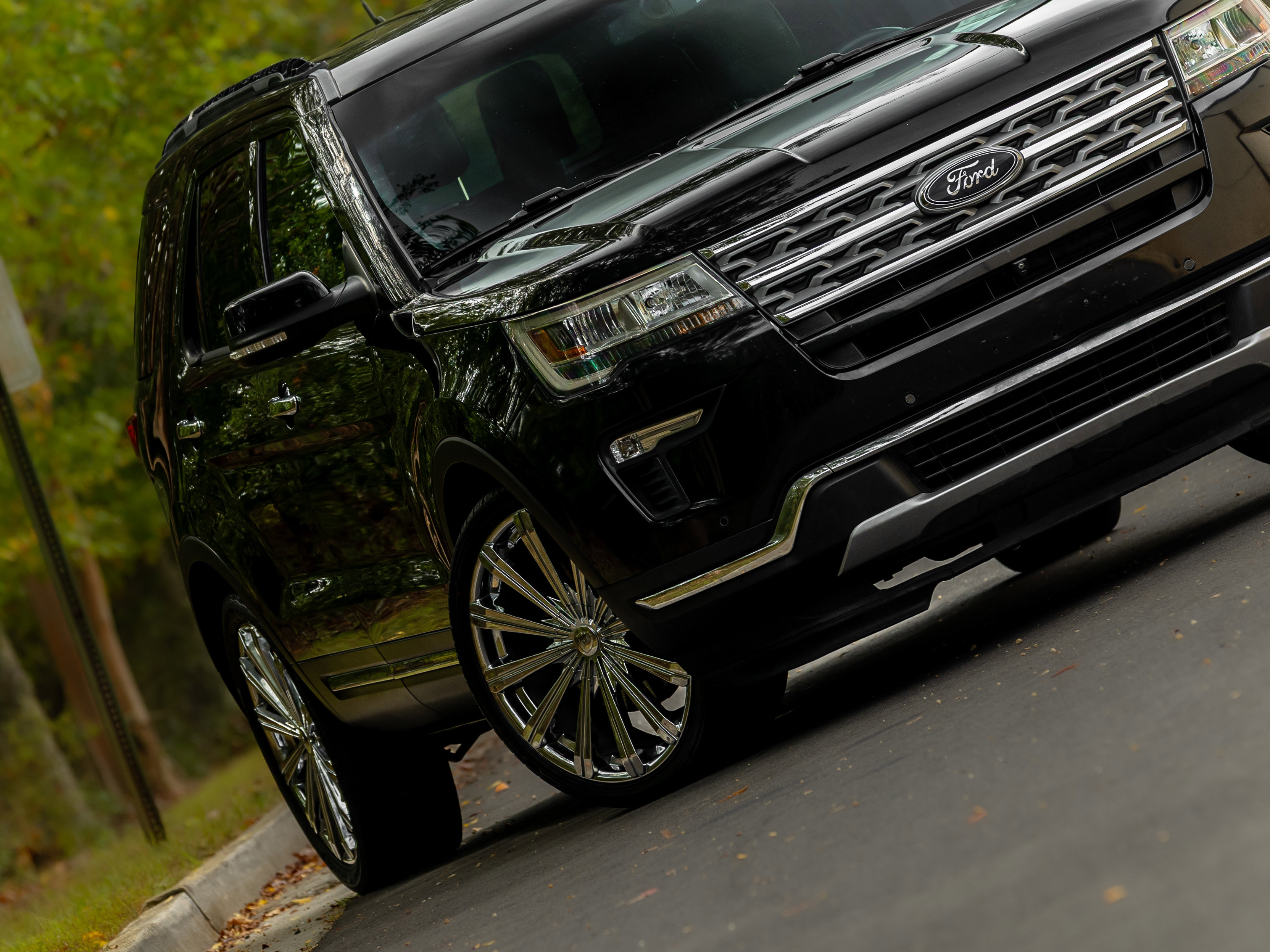 Used 2019 Ford Explorer Limited w/ Class III Trailer Tow Package image 23