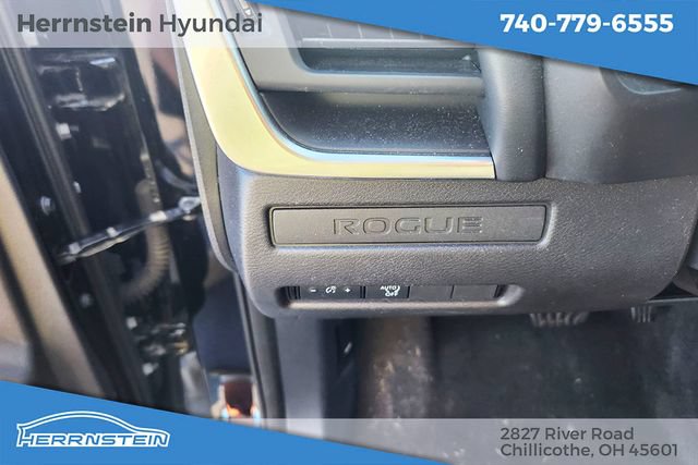 Used 2024 Nissan Rogue S AWD/4WD image 10