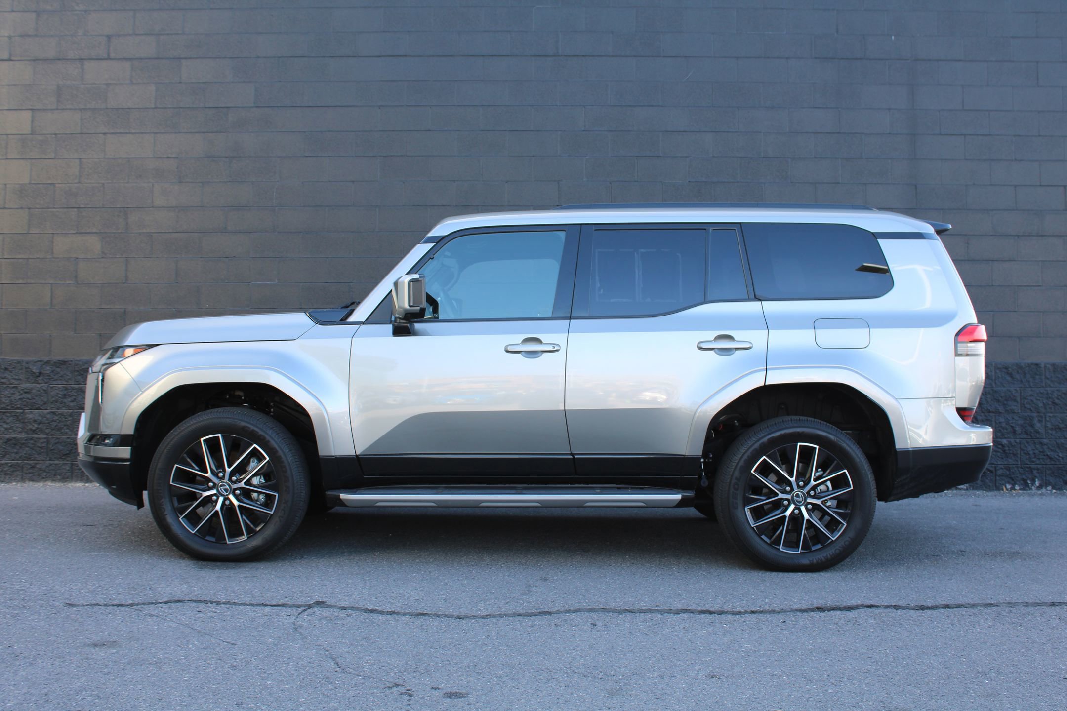 Used 2024 Lexus GX 550 image 9