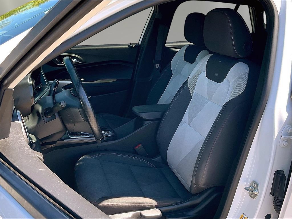 Used 2024 Chevrolet Trax RS w/ Driver Confidence Package FWD image 21
