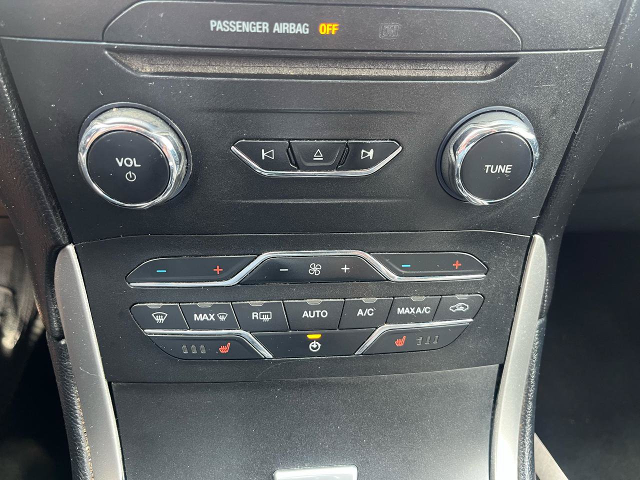 Used 2015 Ford Edge SEL w/ Equipment Group 201A AWD/4WD image 19