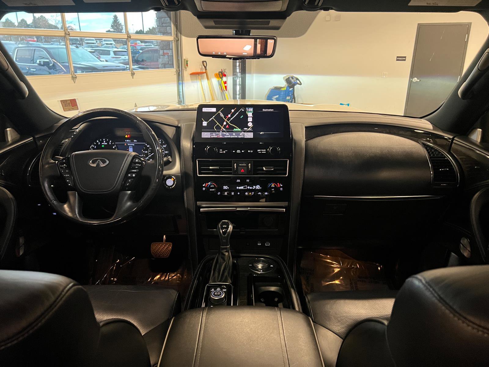 Used 2024 INFINITI QX80 Sensory image 32