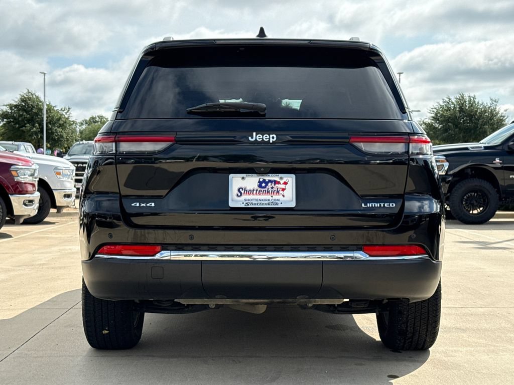 Used 2023 Jeep Grand Cherokee Limited AWD/4WD image 7