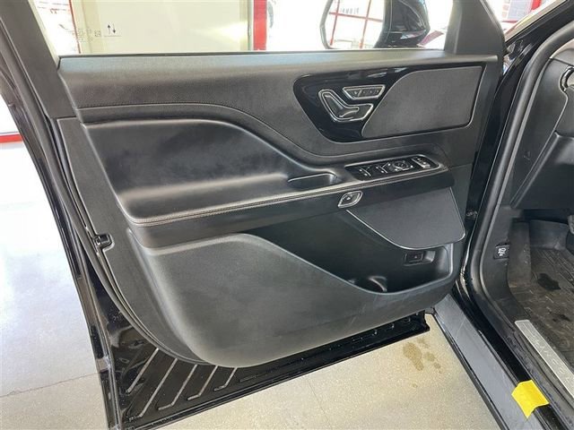Used 2023 Lincoln Aviator AWD image 10