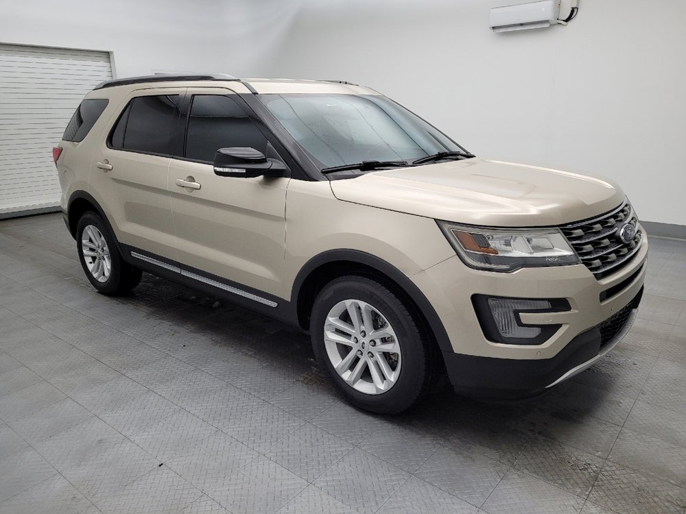 Used 2017 Ford Explorer XLT w/ Equipment Group 202A image 11