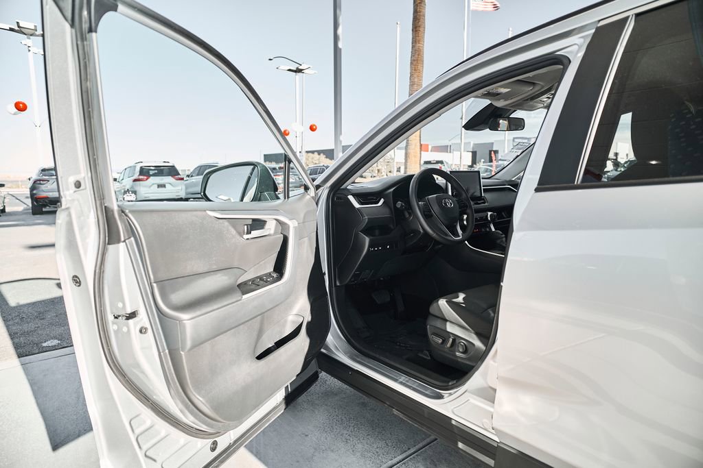 Used 2025 Toyota RAV4 XLE w/ Weather Package AWD/4WD image 13