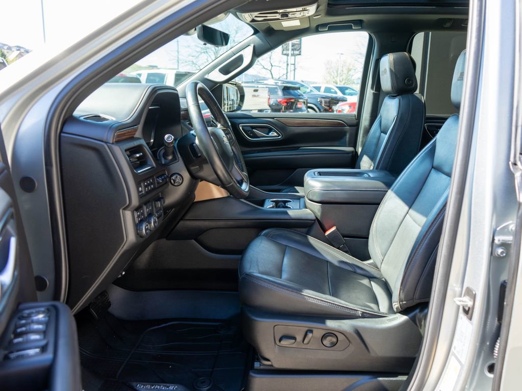 Used 2024 Chevrolet Suburban High Country image 11