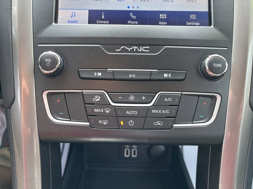 Used 2020 Ford Fusion SE image 20