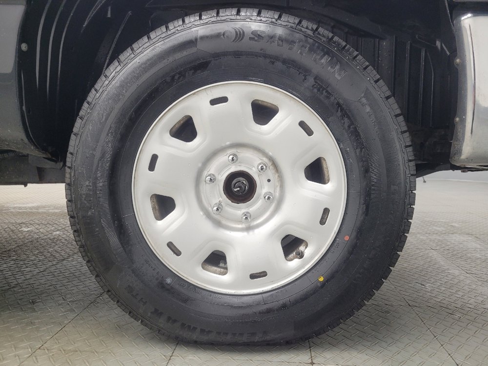 Used 2017 Nissan Titan SV image 31