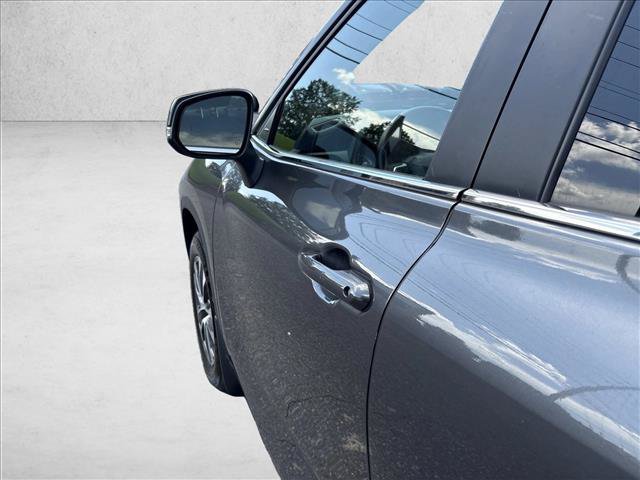 Certified 2025 Toyota Highlander XLE AWD/4WD image 30