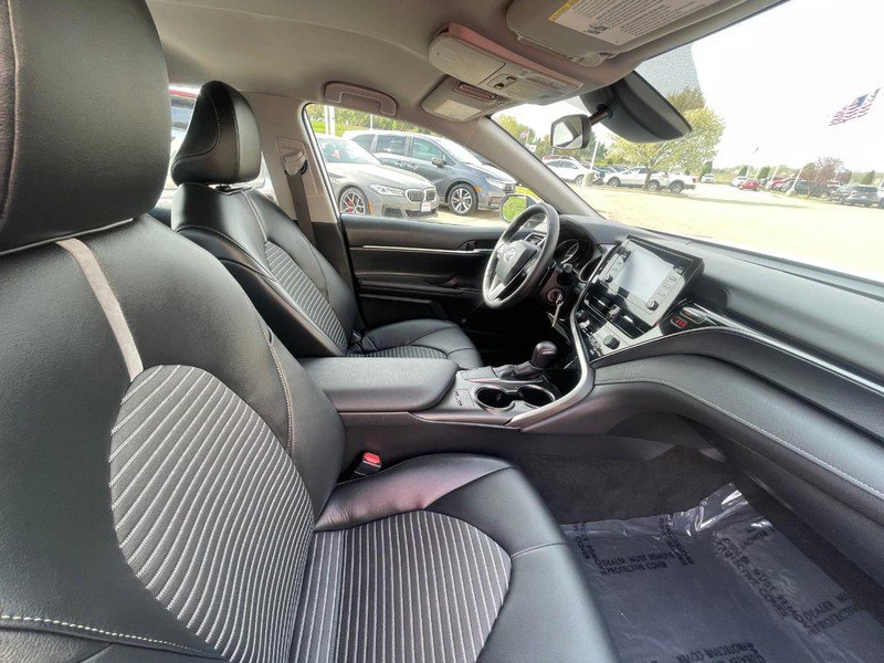 Used 2024 Toyota Camry SE image 10