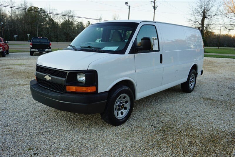 Used 2010 Chevrolet Express 1500 RWD image 6