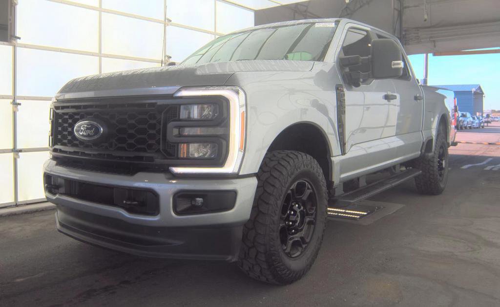 Used 2023 Ford F250 XL w/ STX Appearance Package AWD/4WD image 4