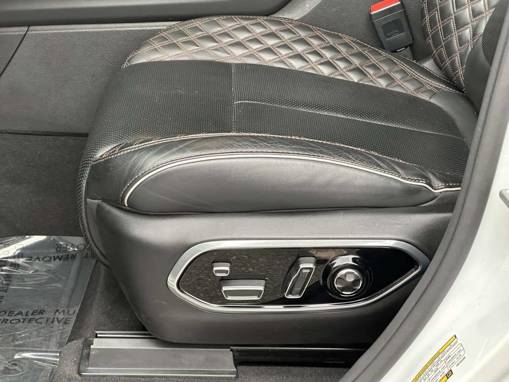 Used 2023 Jeep Grand Cherokee L Summit AWD/4WD image 16