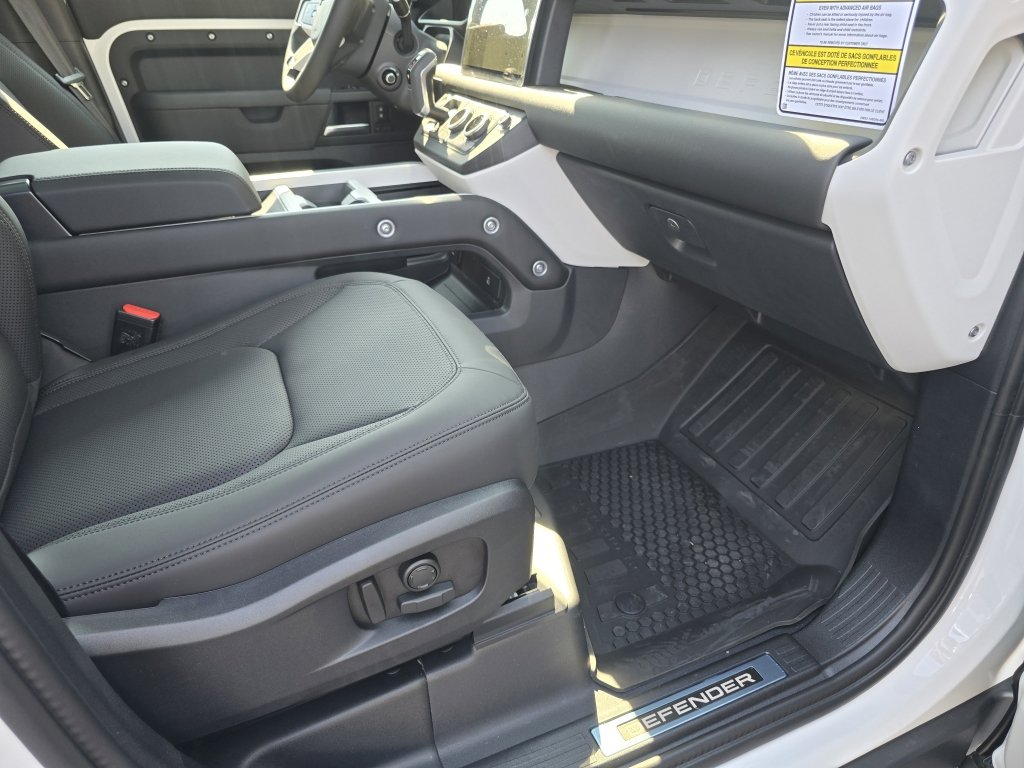 New 2025 Land Rover Defender 110 X-Dynamic SE image 28