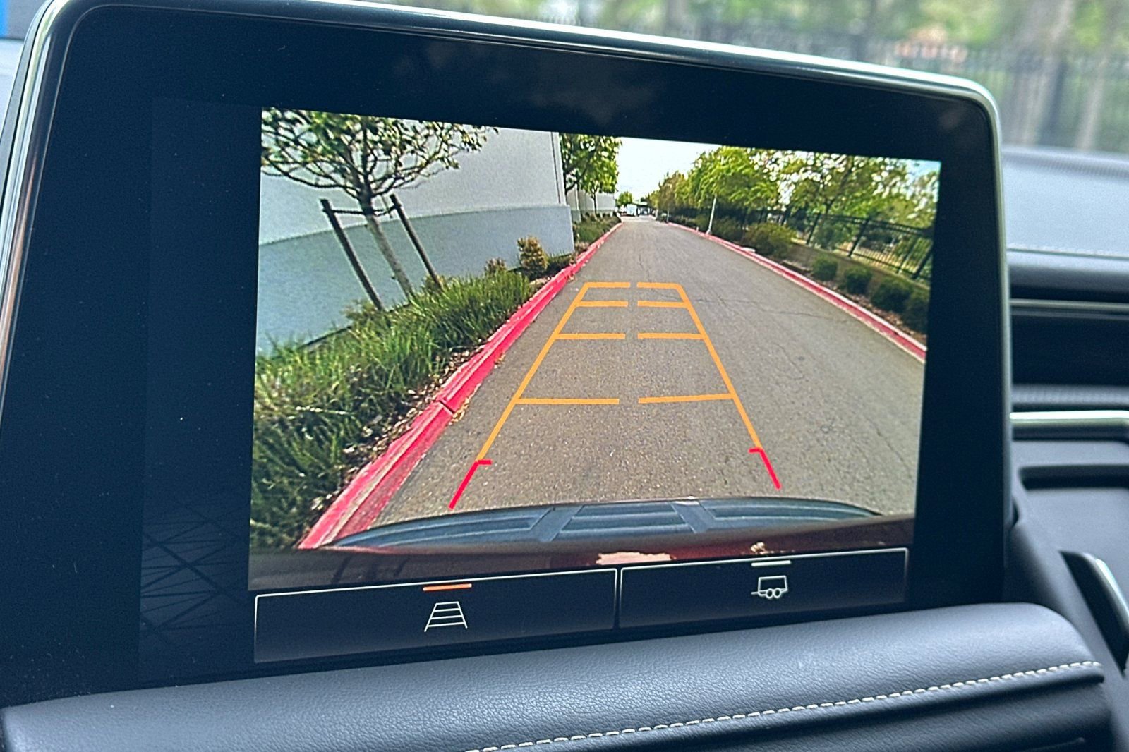 Used 2023 GMC Yukon SLT image 28