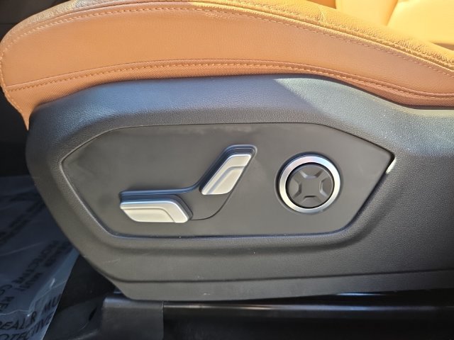 Used 2025 Hyundai Santa Fe Limited FWD image 11