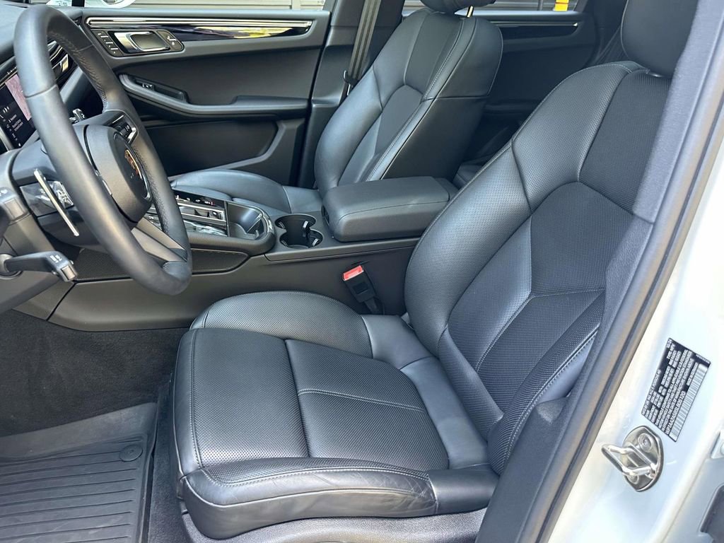 Certified 2025 Porsche Macan image 19
