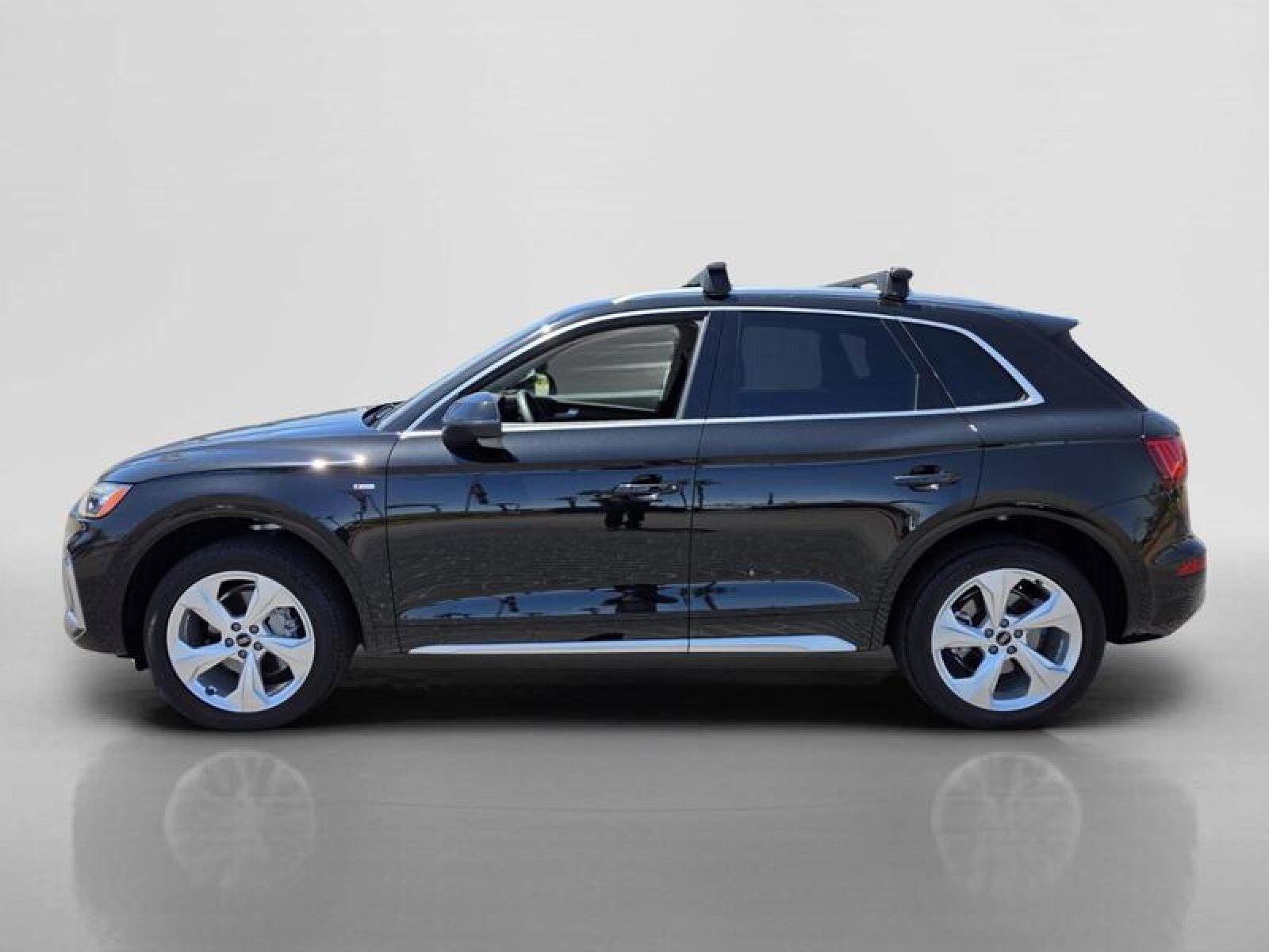 Used 2025 Audi Q5 2.0T Premium Plus w/ Premium Plus Package AWD/4WD image 2