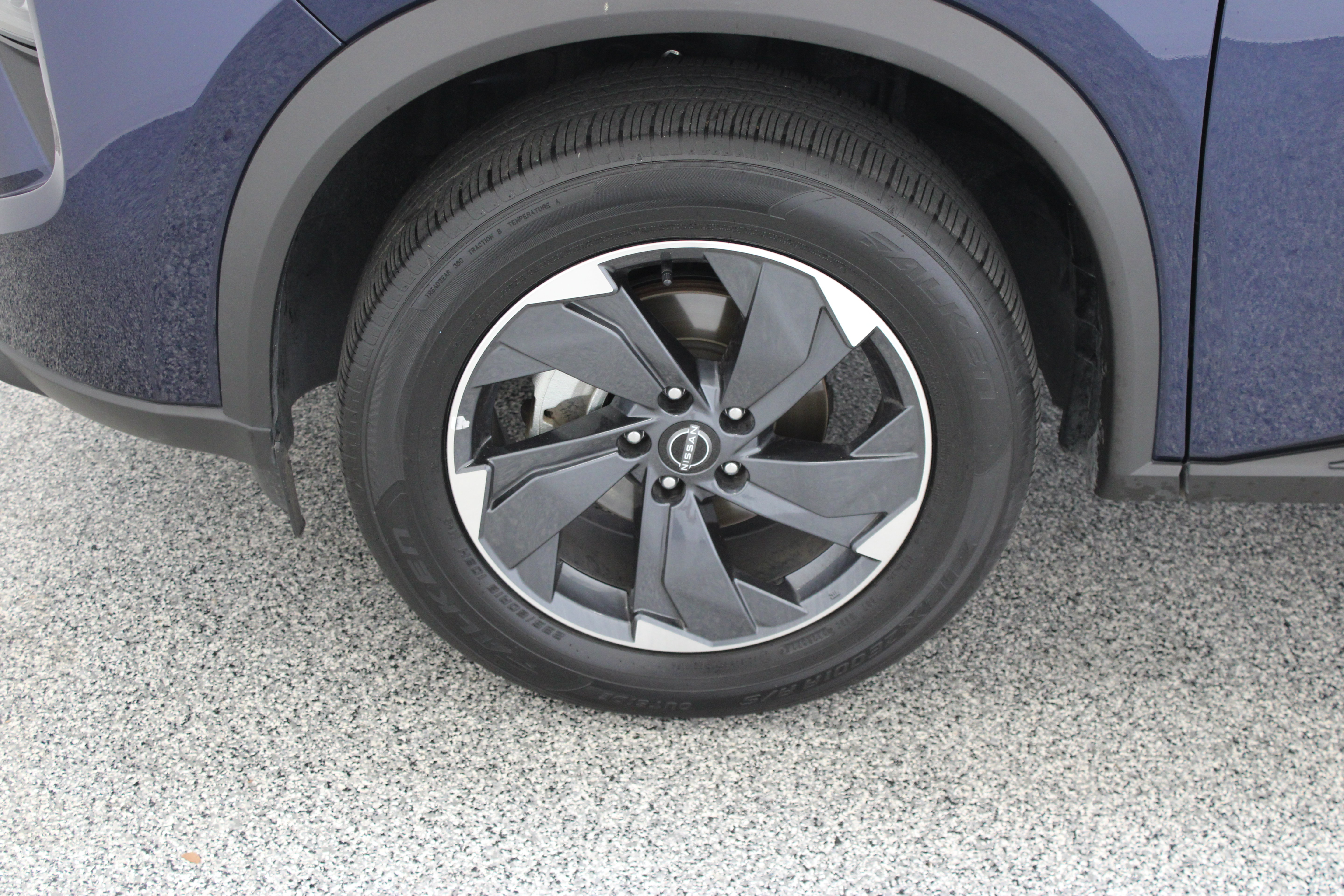 Used 2025 Nissan Rogue SV FWD image 11