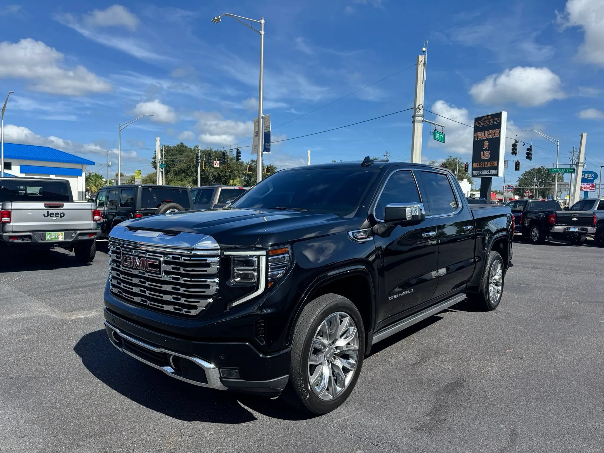 Used 2024 GMC Sierra 1500 Denali w/ Denali Reserve Package AWD/4WD image 1