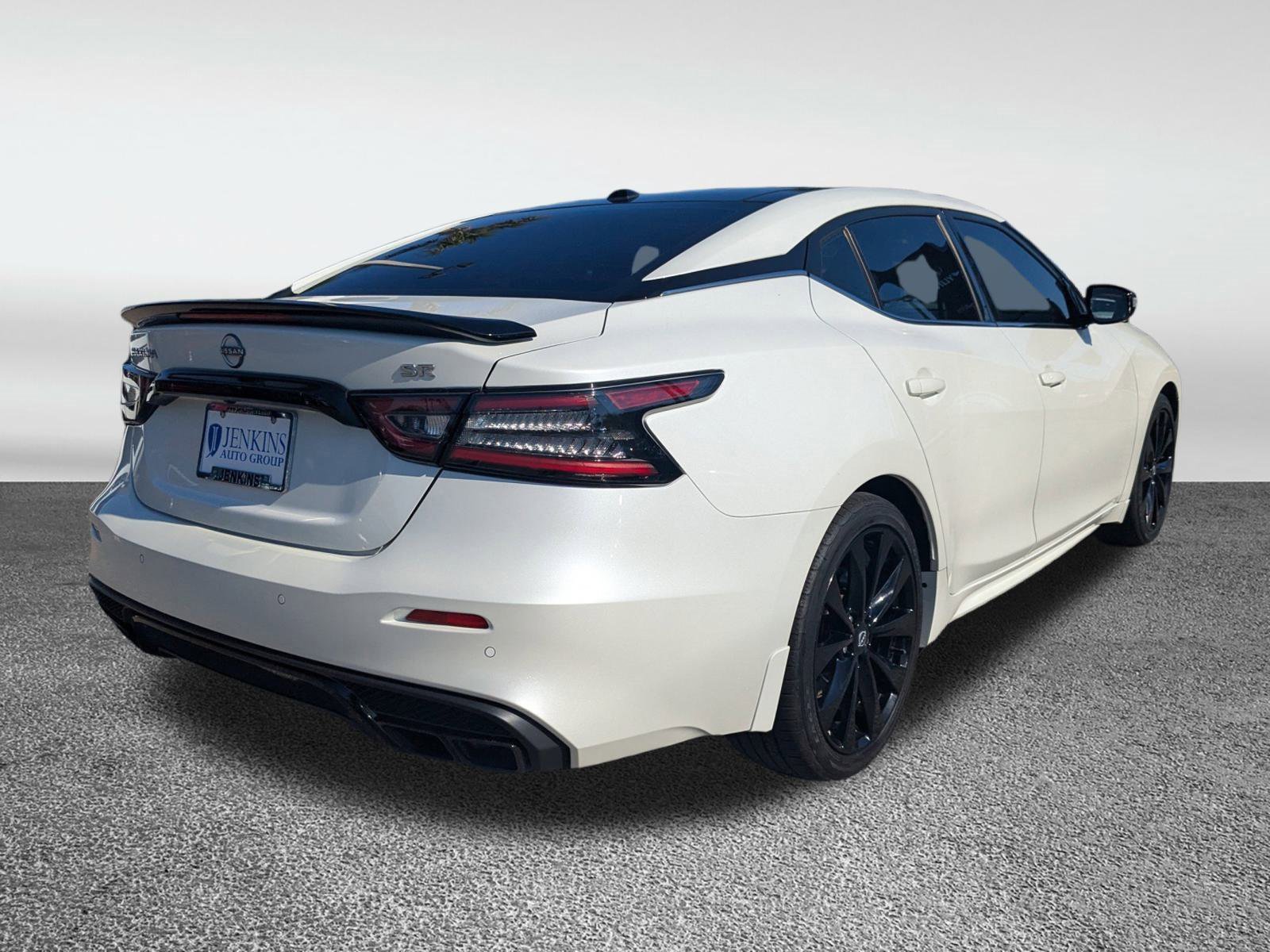 Used 2023 Nissan Maxima SR w/ Sport Mat Group image 6