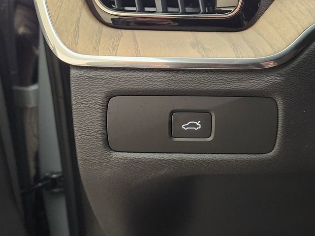 New 2026 Volvo XC60 B5 Plus w/ Protection Package Premier image 22