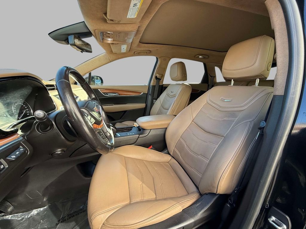 Used 2018 Cadillac XT5 Platinum image 2