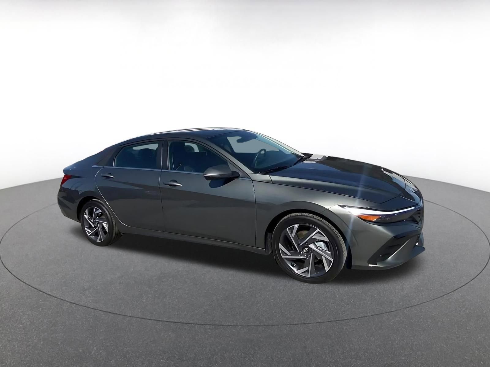 Used 2025 Hyundai Elantra Limited video 2