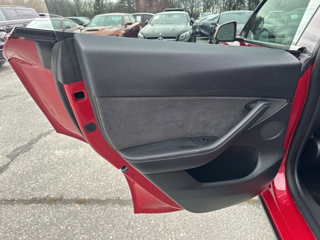 Used 2022 Tesla Model Y Long Range image 29