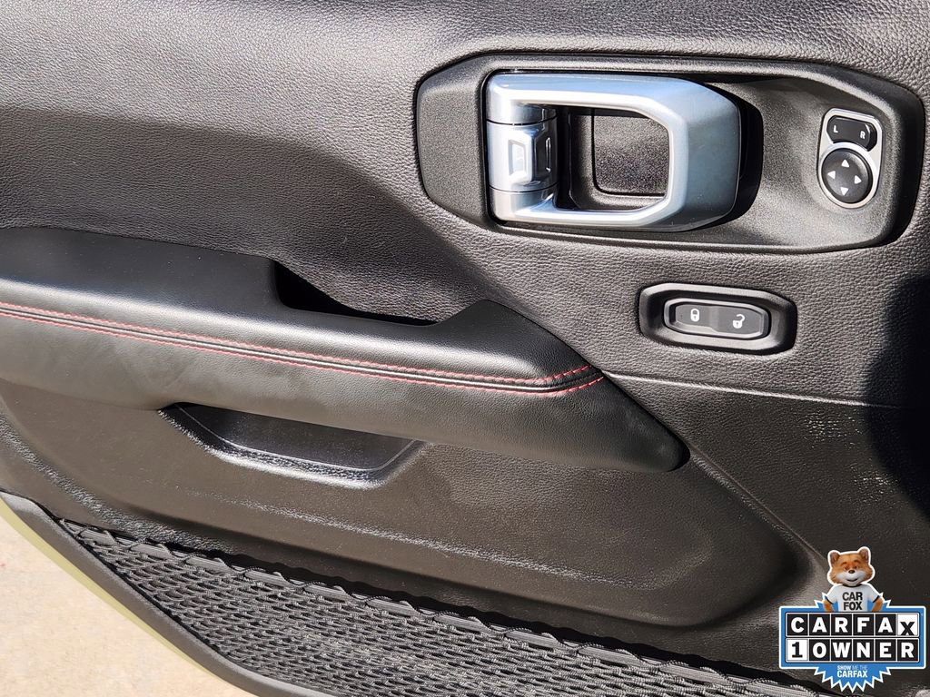 Used 2025 Jeep Wrangler Unlimited Rubicon w/ Technology Group image 31