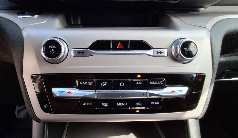 Used 2023 Ford Explorer XLT w/ Equipment Group 202A image 14