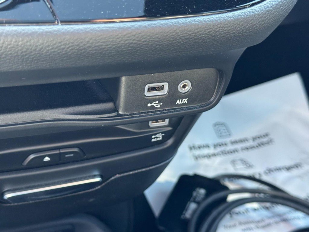 Used 2020 Chrysler Pacifica Limited w/ Advanced Safetytec Group FWD image 22