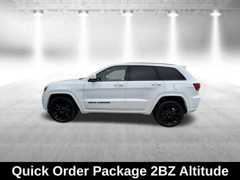 Used 2018 Jeep Grand Cherokee Altitude AWD/4WD image 4